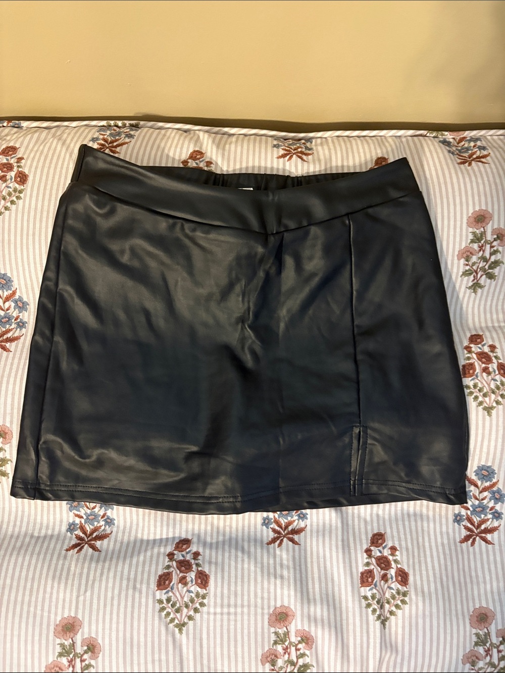 SHEIN Black Faux Leather Mini Skirt